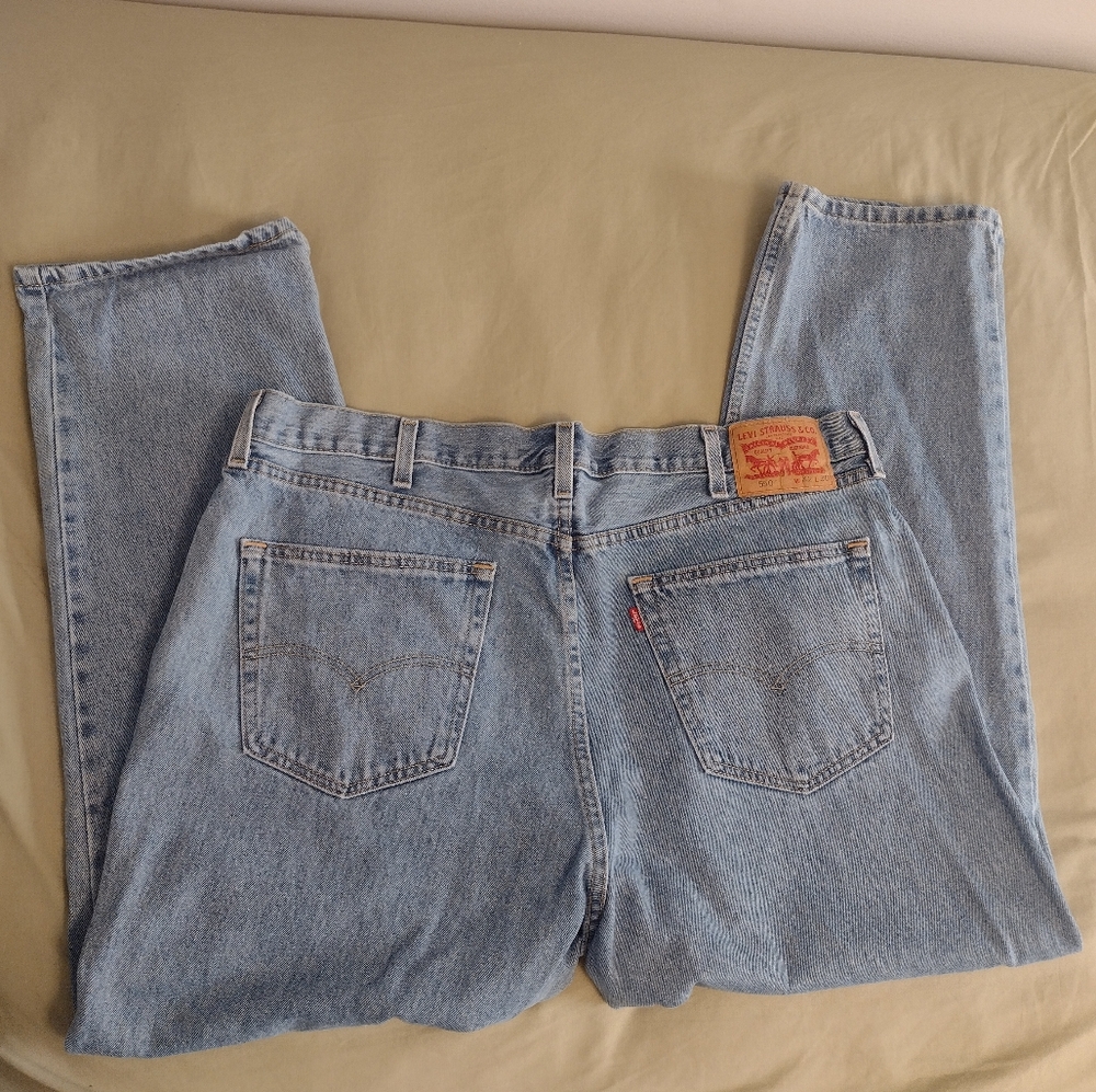 Men's Levi's 550 Light Blue Relaxed Fit Back-Pocket Straight Jeans, 42 x 30